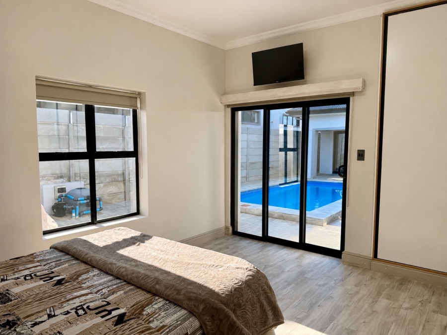 5 Bedroom Property for Sale in Tafelzicht Western Cape